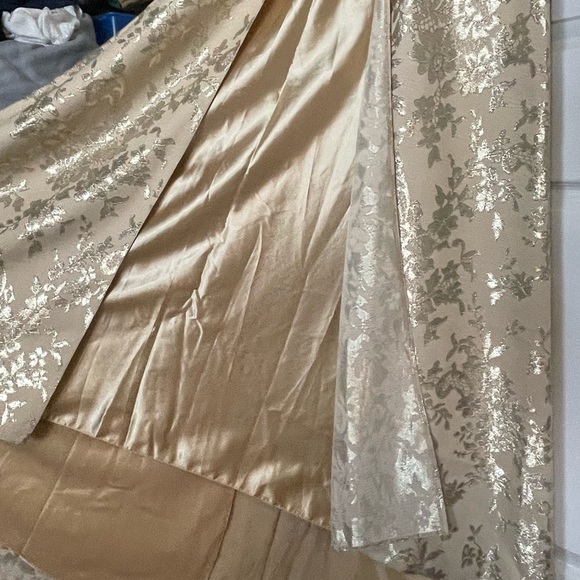 New Powder Bridal Dress- fully lined - Picture 10 of 12